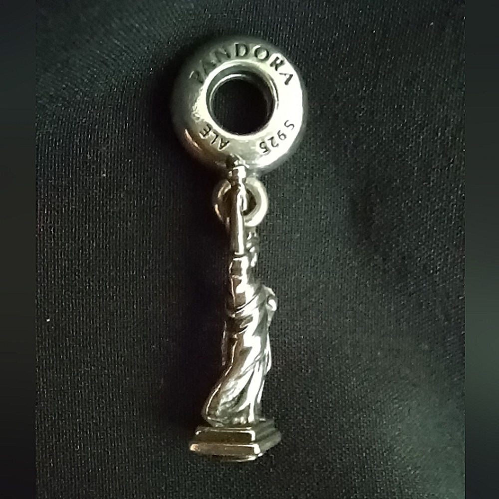 Pandora Statue of Liberty - Picture 4 of 4